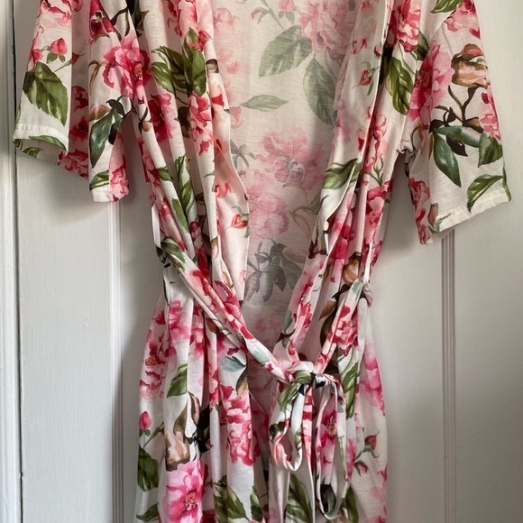 Show me your Mumu Brie Robe Garden of Blooms, Size 0/Small - Picture 3 of 8